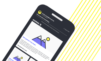 Schräg dargestelltes Smartphone mit Inxmail-Newsletter-Mockup und Berggrafik